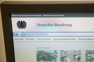 O ataque hacker em larga escala em 2015 contra o Bundestag, a c&acirc;mara baixa do parlamento alem&atilde;o, foi liderado pelo governo russo, acusa neste s&aacute;bado na revista alem&atilde; Spiegel um alto funcion&aacute;rio, que pediu para n&atilde;o ser identificado.