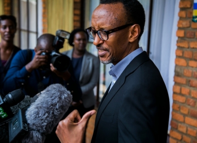 O presidente de Ruanda, Paul Kagame, anunciou nesta sexta-feira que disputar&aacute; um terceiro mandato em 2017, como autoriza a nova Constitui&ccedil;&atilde;o aprovada pelos ruandeses em um referendo realizado em 18 de dezembro.