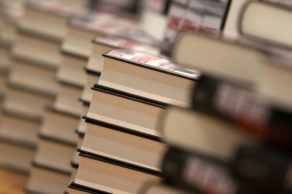 O Pr&ecirc;mio Cam&otilde;es 2016, o mais importante reconhecimento liter&aacute;rio da L&iacute;ngua Portuguesa, foi concedido nesta segunda-feira ao escritor brasileiro Raduan Nassar, segundo an&uacute;ncio do secret&aacute;rio de Estado da Cultura, Miguel Honrado