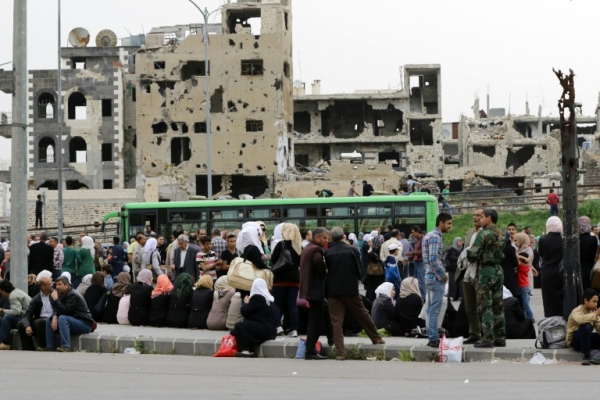 S&iacute;rios deslocados s&atilde;o vistos em Homs, no dia 9 de abril de 2016