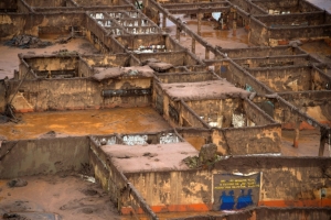 (Arquivo) Vista a&eacute;rea de Bento Rodrigues, em Mariana, Minas Gerais, em 6 de novembro de 2015