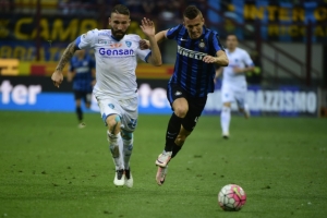 A Inter de Mil&atilde;o garantiu terminar a temporada do Campeonato Italiano na 4&ordf; coloca&ccedil;&atilde;o, gra&ccedil;as &agrave; vit&oacute;ria por 2 a 1 sobre o Empoli (12&ordm;), neste s&aacute;bado pela 37&ordf; e pen&uacute;ltima rodada da competi&ccedil;&atilde;o.