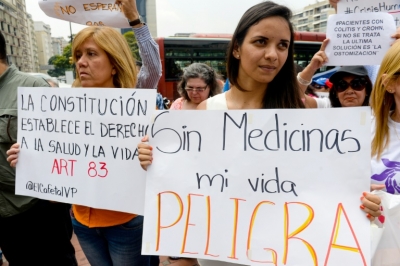 (Arquivo) Venezuelanos protestam devido &agrave; falta de medicamentos no pa&iacute;s, em Caracas, no dia 31 de mar&ccedil;o de 2016