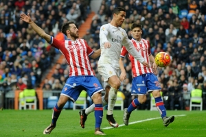 Cristiano Ronaldo anotou dois gols contra o Sporting Gij&oacute;n, em 17 de janeiro, no Bernab&eacute;u