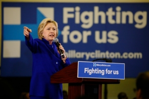 Hillary participa de um ato de campanha em Newark