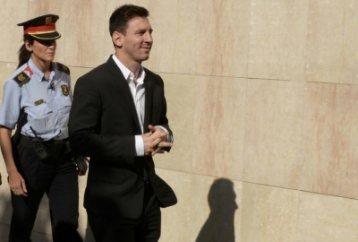 (2013) Messi chega ao tribunal de Gava, perto de Barcelona