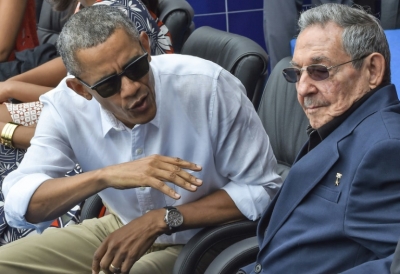 O presidente americano, Barack Obama, e o presidente cubano, Ra&uacute;l Castro, assistem a um jogo de beisebol, em Havana, no dia 22 de mar&ccedil;o de 2016