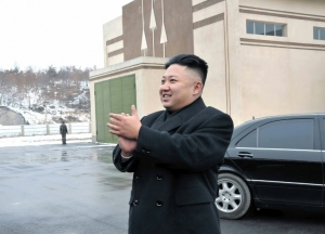 (Arquivo) Kim Jong-Un durante uma visita ao Centro Espacial Sohae, norte do pa&iacute;s, em 2012