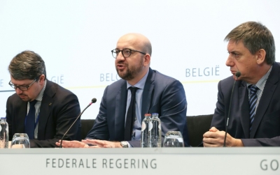 O primeiro-ministro belga, Charles Michel (c), condenou nesta ter&ccedil;a-feira os 'atentados cegos, violentos e covardes' que aconteceram em Bruxelas, no aeroporto internacional e em uma esta&ccedil;&atilde;o de metr&ocirc; do distrito europeu da capital