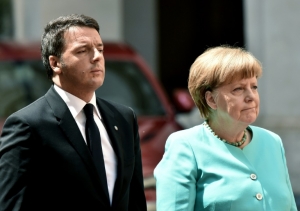 O premier italiano, Matteo Renzi, recebe a chanceler alem&atilde;, Angela Merkel, no Palazzo Chigi, em Roma