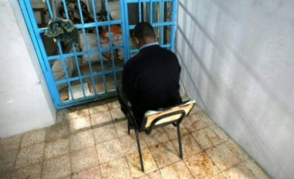 Palestino suspeito de colaborar com Israel, detido na Cidade de Gaza, em 23 de dezembro de 2010