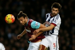 West Ham United's English striker Andy Carroll (L) vies with West Bromwich Albion's Argentinian midfielder Claudio Yacob (R) during the English Premier League football match between West Ham United and West Bromwich Albion at The Boleyn Ground in Upton Park, East London on November 29, 2015. AFP PHOTO / IAN KINGTON RESTRICTED TO EDITORIAL USE. No use with unauthorized audio, video, data, fixture lists, club/league logos or 'live' services. Online in-match use limited to 75 images, no video emulation. No use in betting, games or single club/league/player publications.