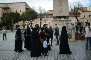 A pol&iacute;cia turca prendeu um suspeito relacionado com o atentado da v&eacute;spera em Istambul, no qual morreram 10 pessoas, em sua maioria turistas alem&atilde;es, anunciou neta quarta-feira o ministro do Interior, Efkan Ala.