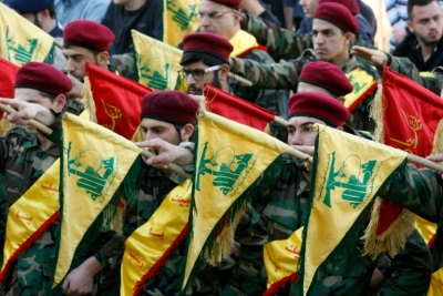 (1&ordm; mar) Militantes do Hezbollah na cidade libanesa de Kfour participam do funeral de um camarada morto em combate na S&iacute;ria