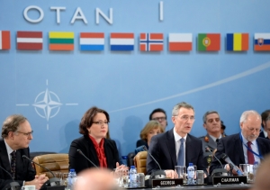 Esta opera&ccedil;&atilde;o de vigil&acirc;ncia fronteiri&ccedil;a constitui uma mudan&ccedil;a in&eacute;dita nas miss&otilde;es da Otan, criada como uma organiza&ccedil;&atilde;o militar de defesa