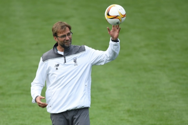 O t&eacute;cnico do Liverpool, J&uuml;rgen Klopp, durante sess&atilde;o de treino, na Basileia, no dia 17 de maio de 2016