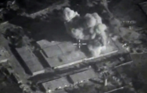 (Arquivo) Captura de tela mostra bombardeio a&eacute;reo russo na prov&iacute;ncia de Idleb, no dia 23 de novembro de 2015