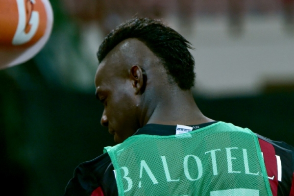 (Arquivo) O atacante Mario Balotelli durante partida em Mil&atilde;o, It&aacute;lia, em 29 de agosto de 2015