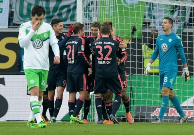 Jogadores do Bayern de Munique comemoram gol na vit&oacute;ria sobre o Wolfsburg, 27 de fevereiro 2016, na Alemanha