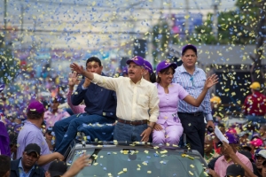 (12 mai) Medina faz campanha em Santo Domingo