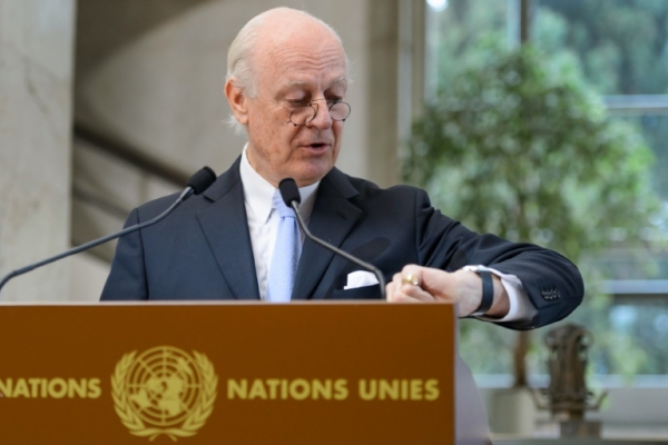 (Arquivo) O enviado especial da ONU para a S&iacute;ria, Staffan de Mistura