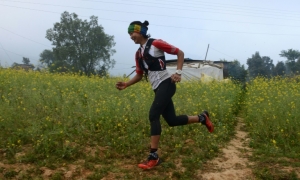 Mira Rai treina nas montanhas dos arredores de Katmandu, em 15 de dezembro