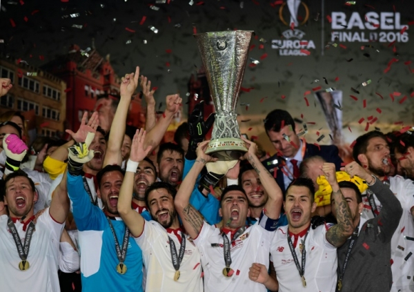 Jogadores do Sevilla comemoram vit&oacute;ria da Liga Europa, na Basileia, no dia 18 de maio de 2016