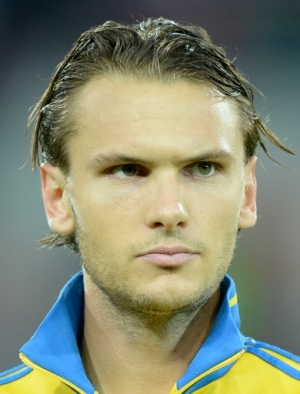 (FILES) This file photo taken on September 5, 2015 shows Sweden's midfielder Albin Ekdal listening to the national anthem before an UEFA Euro-2016 qualifying round Group G football match between Russia and Sweden at Otkrytie Arena in Moscow.Ekdal will miss German first division club Hamburg's final game of the season this weekend after suffering a "laceration" in an incident at a nightclub, his club confirmed on May 9, 2016.