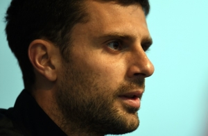 Thiago Motta, do Paris Saint-Germain, participa de coletiva de imprensa, em Manchester, no dia 11 de abril de 2016
