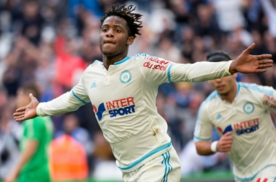 Michy Batshuayi, do Olympique de Marselha, comemora gol durante partida contra o Saint-Etienne, em Marselha, no dia 21 de fevereiro de 2016