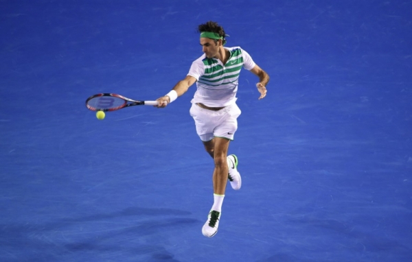 Roger Federer em a&ccedil;&atilde;o durante partida contra Novak Djokovic, em Melbourne, no dia 28 de janeiro de 2016