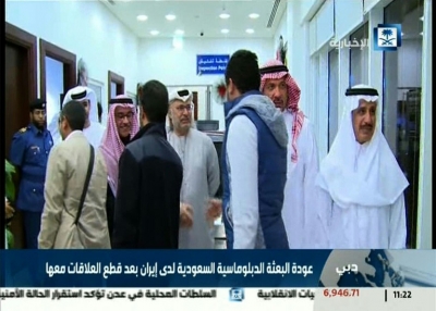 (Arquivo) Imagem n&atilde;o datada da televis&atilde;o Al-Ikhbaryia mostra diplomatas do reino chegando em Dubai