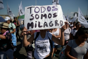(Janeiro) Membros da organiza&ccedil;&atilde;o Tupac Amaru manifestam-se em Buenos Aires