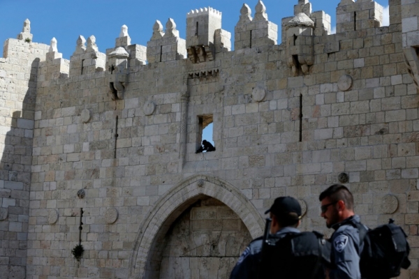 Guardas de fronteira no port&atilde;o de Damasco