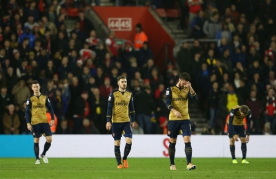 Jogadores do Arsenal lamentam derrota para o Southampton, 26 de dezembro, 2015
