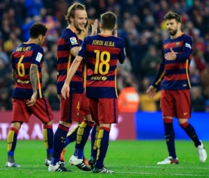 FC Barcelona's Croatian midfielder Ivan Rakitic (2nd L) celebrates a goal with teammates during the Spanish league football match FC Barcelona vs Deportivo de La Coruna at the Camp Nou stadium in Barcelona on December 12, 2015. AFP PHOTO / PAU BARRENA