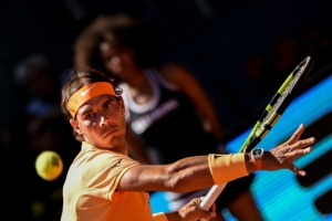 Rafael Nadal em a&ccedil;&atilde;o durante partida contra Andrey Kuznetsov, em Madri, no dia 3 de maio de 2016