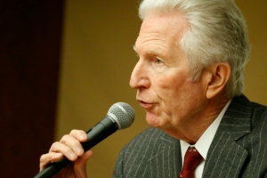 (Arquivo) O mediador Daniel Pollack