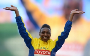 (2013) A sueca de origem et&iacute;ope Abeba Aregawi comemora uma vit&oacute;ria no Mundial de Moscou