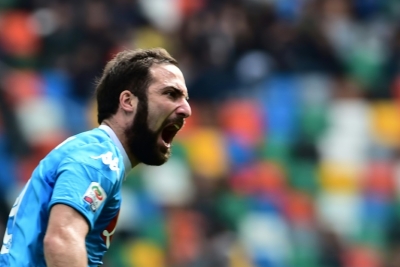Gonzalo Higua&iacute;n, do Napoli, durante partida contra o Udinese, em Udini, no dia 3 de abril de 2016