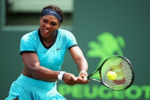 Serena Williams em a&ccedil;&atilde;o durante partida contra Svetlana Kuznetsova, em Miami, no dia 28 de mar&ccedil;o de 2016