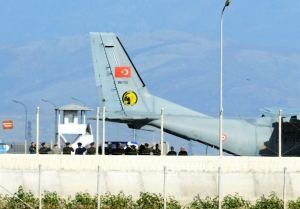(Arquivo) Um avi&atilde;o da for&ccedil;a a&eacute;rea turca &eacute; visto no aeroporto de Hatay, Turquia, no dia 29 de novembro de 2015