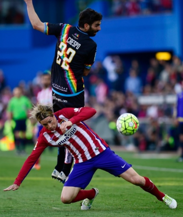 Atletico Madrid's forward Fernando Torres (bottom) vies with Rayo Vallecano's midfielder Crespo during the Spanish league football match Club Atletico de Madrid vs CF Rayo Vallecano at the Vicente Calderon stadium in Madrid on April 30, 2016.