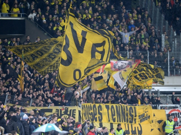 Os torcedores do Borussia Dortmund, em Stuttgart, no dia 9 de fevereiro de 2016