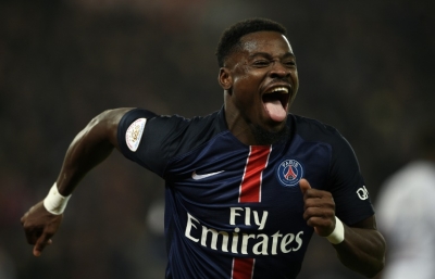 (Arquivo) O lateral marfinense Serge Aurier, do Paris Saint-Germain, durante partida em Paris, em 13 de dezembro de 2015