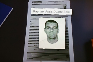 Captura de tela da TV mostra foto cedida pela pol&iacute;cia de Raphael Assis Duarte Belo, um dos 33 homens suspeitos do estupro coletivo de uma jovem de 16 anos, no Rio de Janeiro