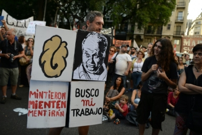 Manifestantes participam de ato em frente ao Centro Cultural Kirchner, em Buenos Aires, em 29 de janeiro de 2016