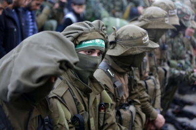 Palestinos membros das Brigadas Ezzedine al-Qassam, o bra&ccedil;o armado do Hamas, s&atilde;o vistos em Al-Moghraga, na Faixa de Gaza, no dia 3 de fevereiro de 2016
