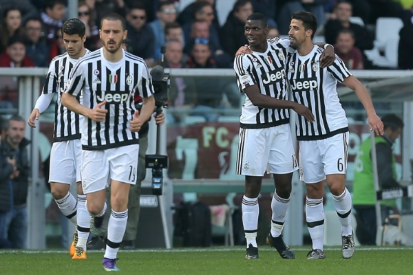 Jogadores da Juventus comemoram gol durante partida contra o Torino, em Turim, no dia 20 de mar&ccedil;o de 2016