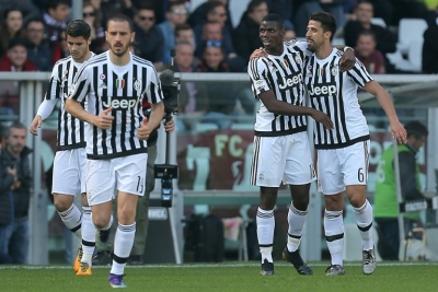 Jogadores da Juventus comemoram gol durante partida contra o Torino, em Turim, no dia 20 de mar&ccedil;o de 2016